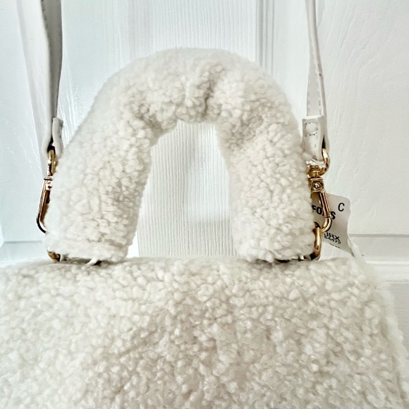 NWT Urban Expressions “Merino” Sherpa Crossbody - Picture 4 of 12